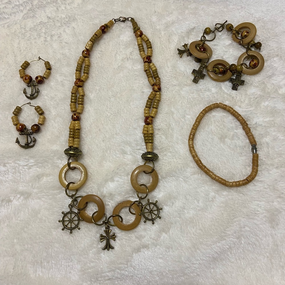 Wood jewelry set